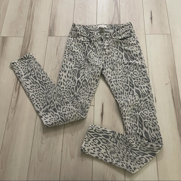 i love H 81 Denim - 🌿I love H 81- Light washed gray Cheetah animal print skinny  jeans size 25🌿